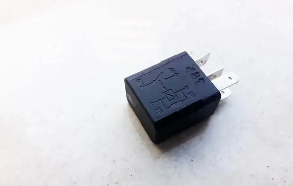 Opel Zafira A Other relay 24432680