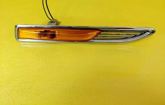 Ford Mondeo MK IV Front fender indicator light