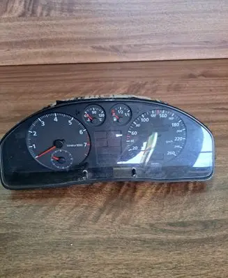 Audi A4 S4 B5 8D Speedometer (instrument cluster)