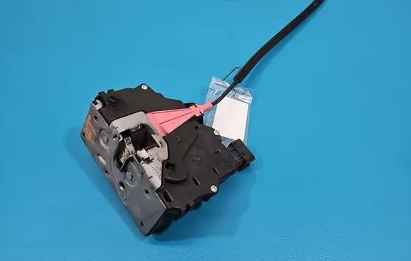 Opel Corsa E Rear door lock 13431845 IMPRK1531782
