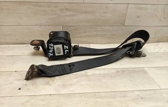Hyundai Tucson JM Rear seatbelt 898102E001