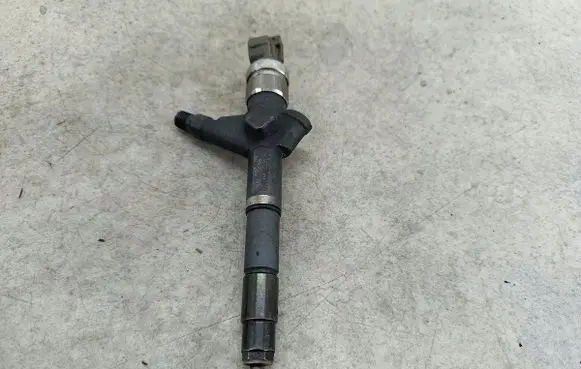 Nissan X-Trail T30 Fuel injector AW420AW4DENSO