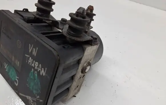 Volkswagen Touran I ABS Pump 1K0907379AA 10096003603 00005305G1