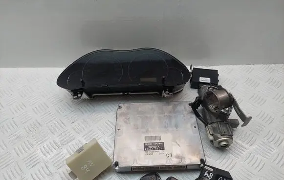 Toyota Avensis T250 Engine ECU kit and lock set 8380005C00 MB2574305297 8907005030