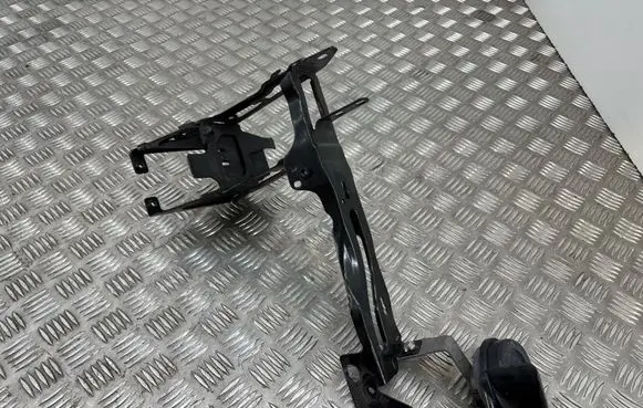 BMW 4 F32 F33 Headlight/headlamp mounting bracket 17023811
