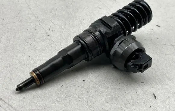 Volkswagen Caddy Fuel injector 038130073AP