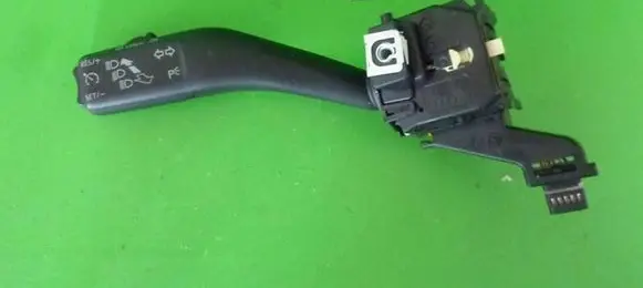 Skoda Octavia Mk2 (1Z) Indicator stalk 1K0953513F N070