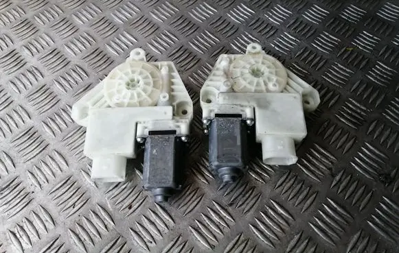 BMW 5 G30 G31 Rear door window regulator motor 7455084 7455083