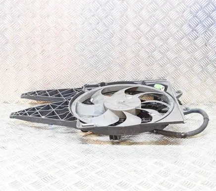 Radiator cooling fan shroud