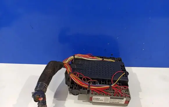 Volvo V70 Fuse module 9494782 8622520