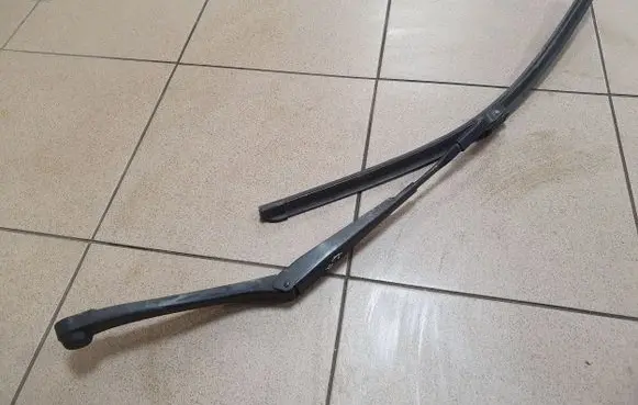 Mercedes-Benz E W212 Front wiper blade arm A2128200844