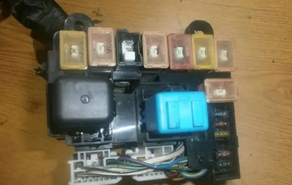 Mazda 323 Fuse box set 72543033