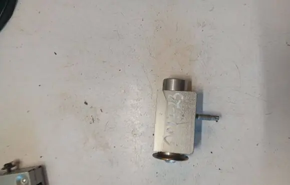 Air conditioning (A/C) expansion valve