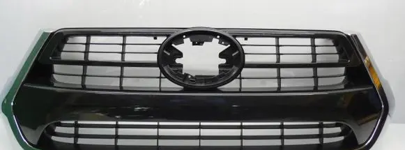 Toyota Hilux VIII Front bumper upper radiator grill 53100-0KK21