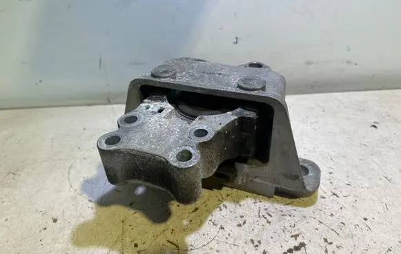 Volvo XC40 Engine mount bracket 32298325 P112D 230600102