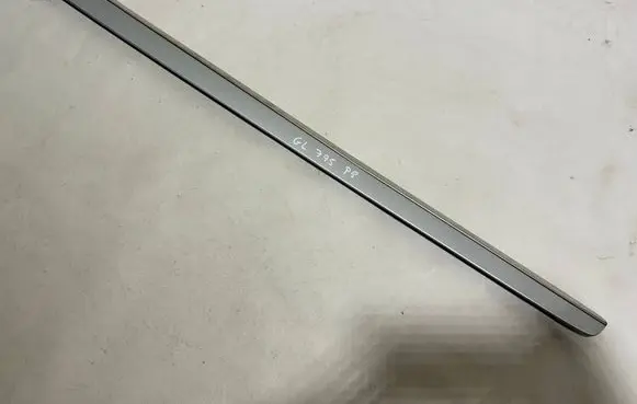 Mercedes-Benz ML W164 Front door trim (molding) 1646905262BBG A1646905262