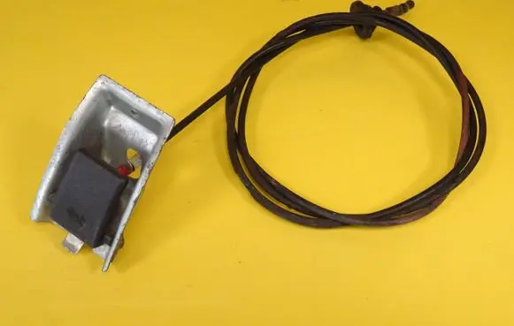 Engine bonnet/hood lock release cable