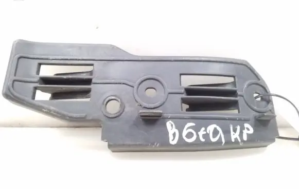 Volkswagen PASSAT B5 Front bumper mounting bracket 3B0807183E