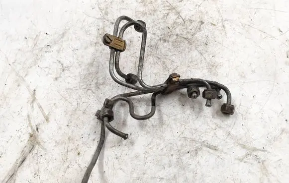 Audi 80 90 B3 Fuel injector supply line/pipe 