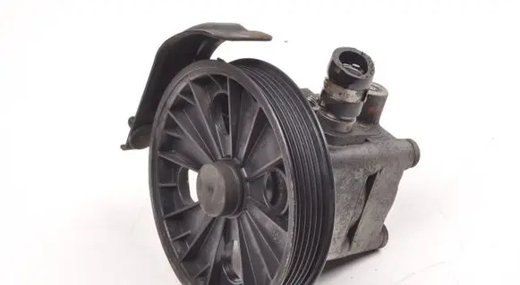 Volvo S40, V40 Power steering pump 8683378