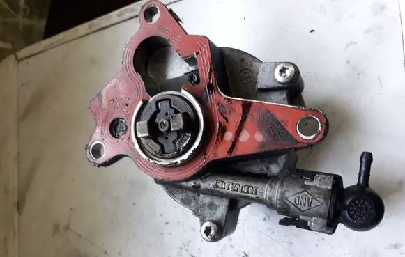 Nissan X-Trail T31 Vacuum pump