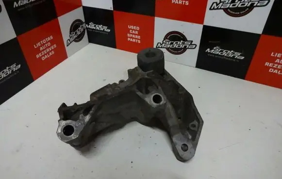 Volvo S80 Engine mount bracket 30681951