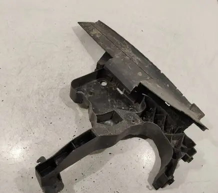 Renault Megane II Front bumper mounting bracket 8200137495