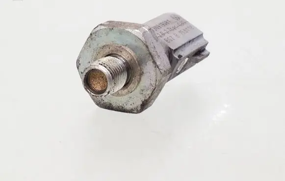 Volkswagen Golf IV Oil pressure sensor 03n919081