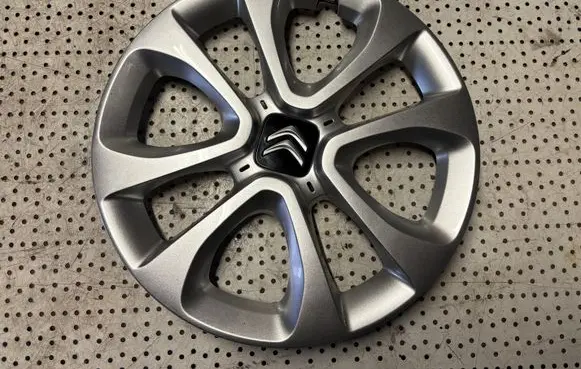 Citroen C3 R15 wheel hub/cap/trim 9813869477