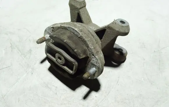 Audi A4 S4 B7 8E 8H Engine mount bracket 8E0399291 8E0399115F
