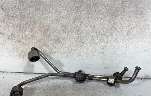 Audi 80 90 S2 B4 Fuel injector supply line/pipe 