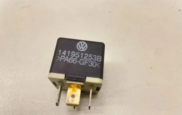 Skoda Fabia Mk2 (5J) Other relay 141951253B
