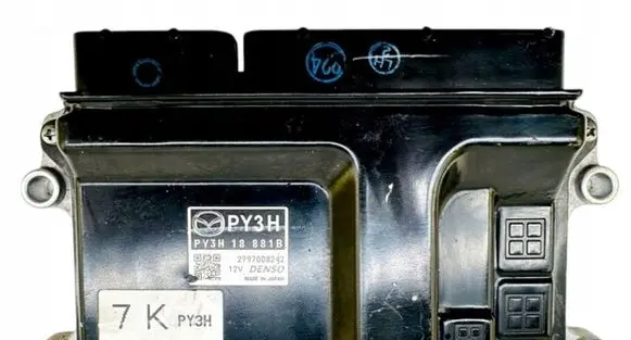 Mazda 6 Wing mirror control module PY3H18881B