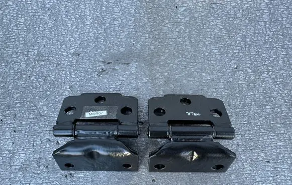 Nissan Patrol 160 Rear door hinge set 90410C6000