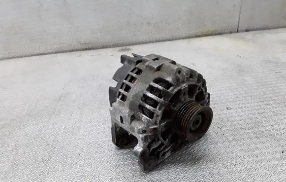 Volkswagen Polo Generator/alternator 03D903025J