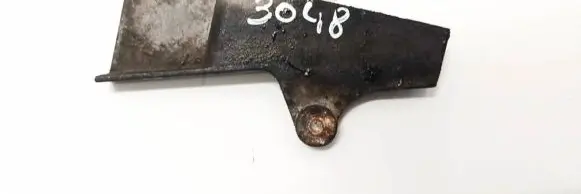 Engine mounting bracket