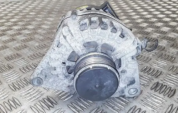 Hyundai i40 Generator/alternator 373002a800