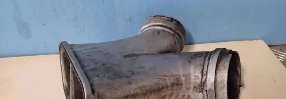 Audi A8 S8 D2 4D other engine part 057129584E