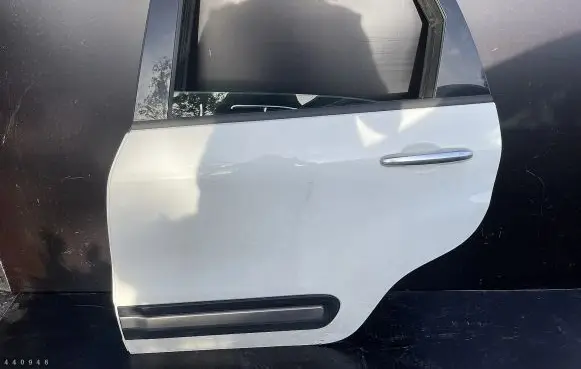 Fiat 500L Front door