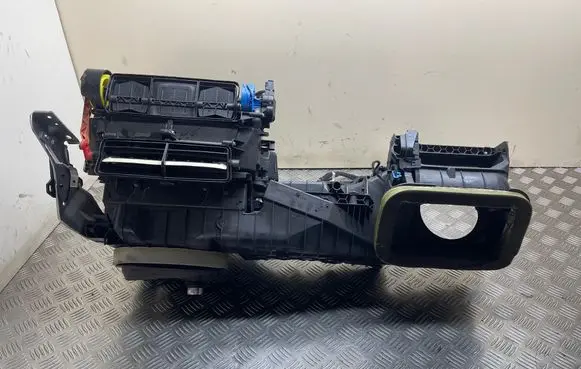 Volkswagen Jetta VI Interior heater climate box assembly housing 