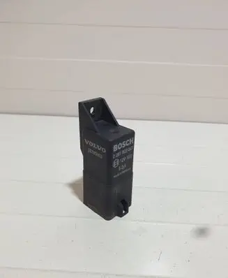 Volvo XC90 Glow plug pre-heat relay 30785663 0281003047