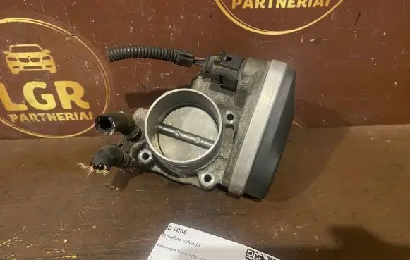 Volkswagen Touran I Throttle valve 06F133062
