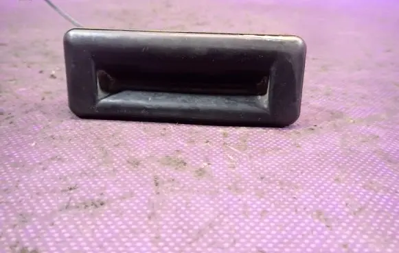 Volkswagen Golf Plus Tailgate/boot open switch button 5J0827229