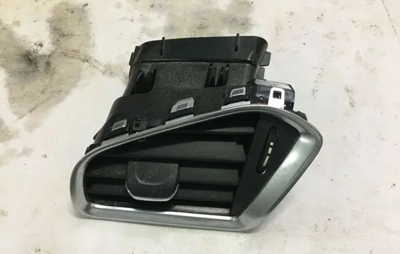 Citroen DS4 Dashboard side air vent grill/cover trim 9676609777