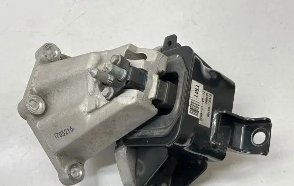 Hyundai Tucson TL Engine mount bracket 21830D3100 157004 1704130912