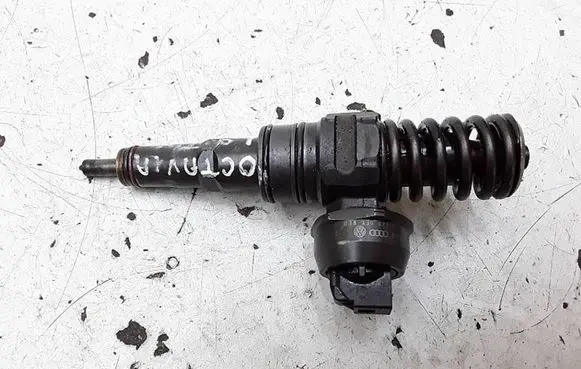 Skoda Octavia Mk2 (1Z) Fuel injector 038130073AG