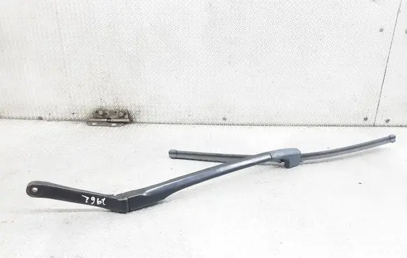 Front wiper blade arm