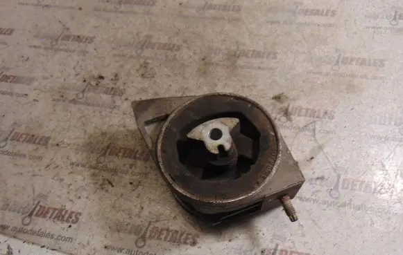 Mercedes-Benz A W168 Engine mount bracket