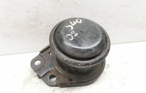 Volvo S40, V40 Engine mount bracket