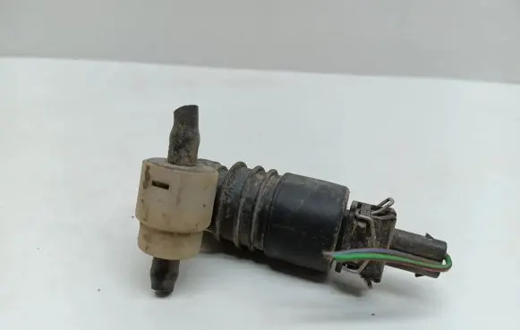 Volkswagen Polo III 6N 6N2 6NF Windscreen/windshield washer pump